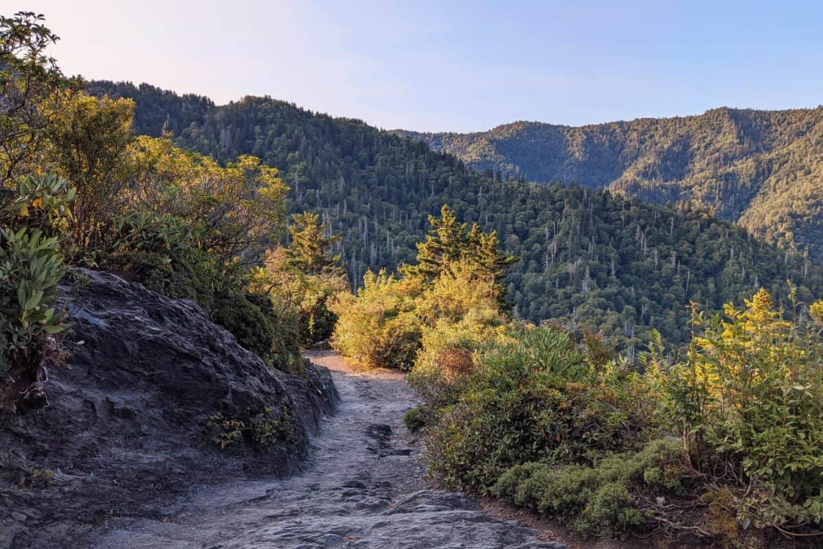 The massive Alum Cave Bluffs overhang with hikers for scale